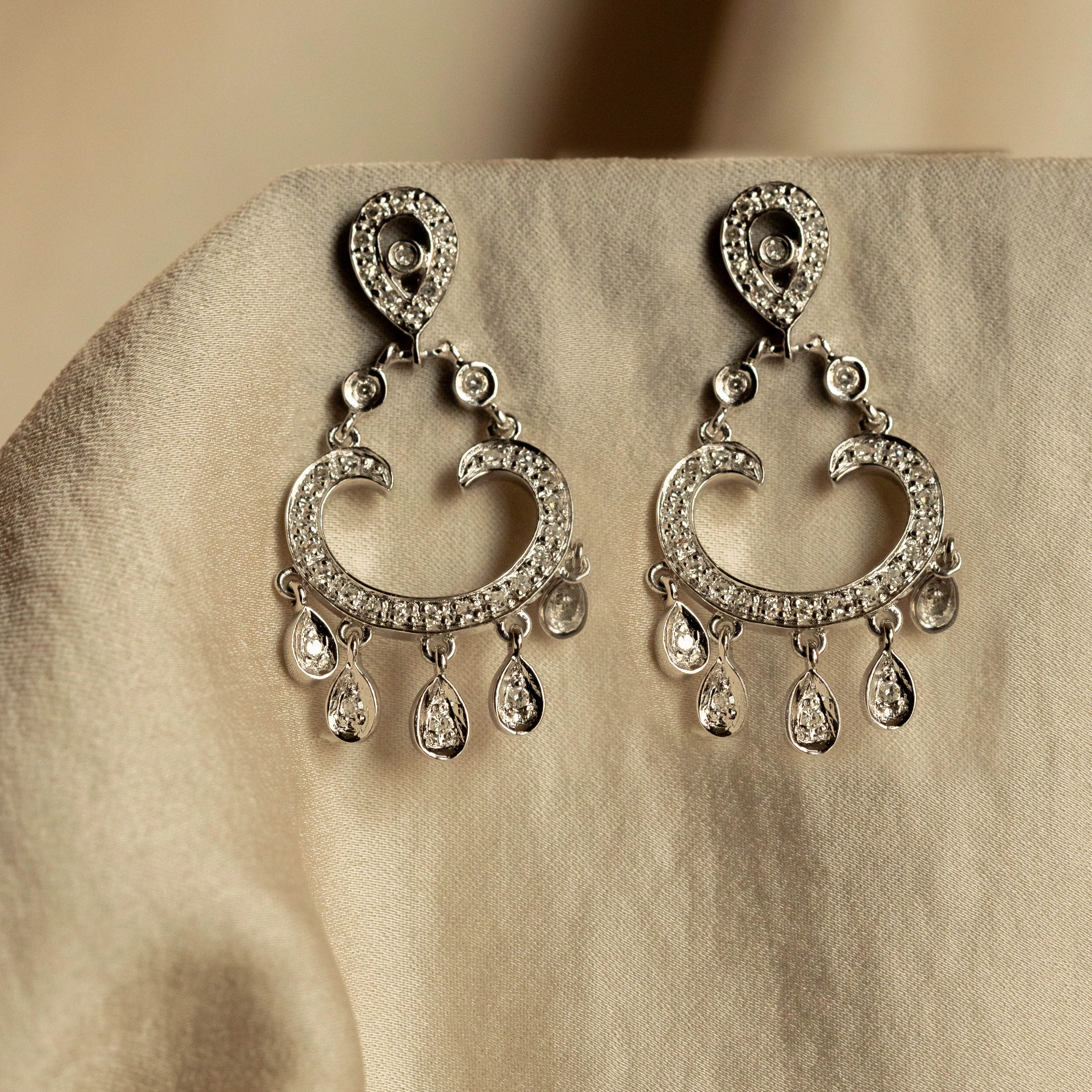 14K White Gold 0.20 Carat Total Weight Diamond Drop Earrings