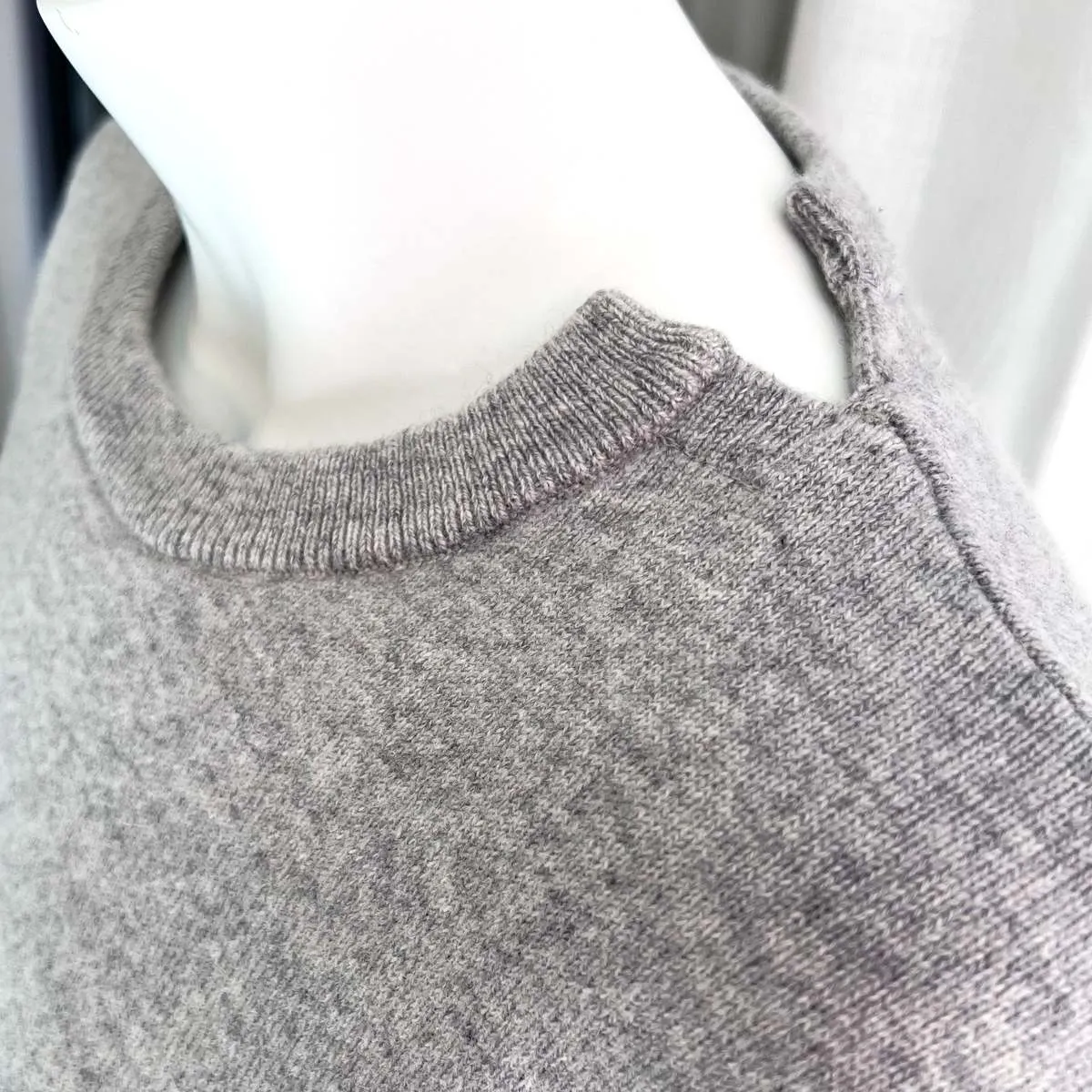 Classic Cashmere Sweater - Grey