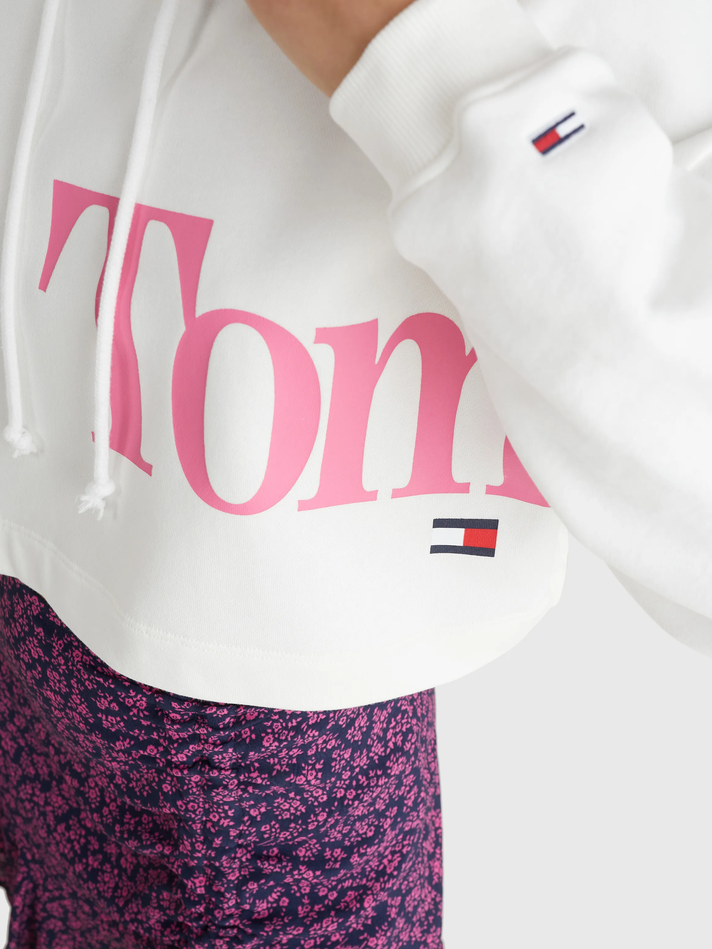 Wraparound Logo Super Cropped Hoodies | Sweatshirts & Hoodies | Tommy Jeans